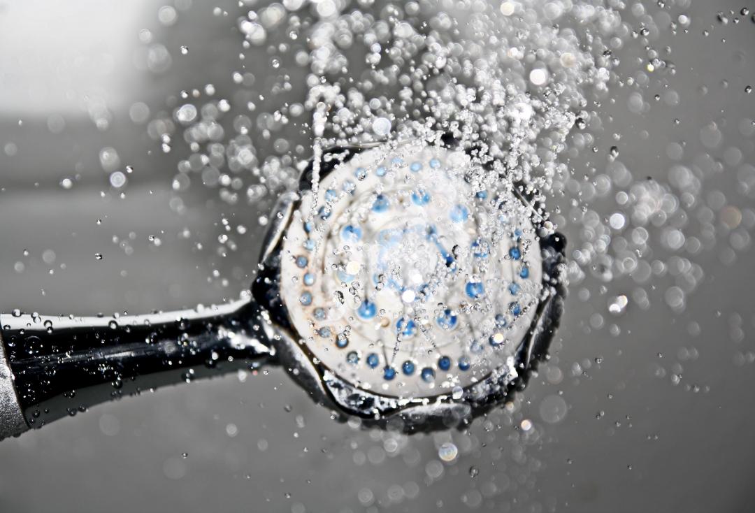 Resentimiento crédito solo Cómo puedo conseguir más presión en la ducha? - El mejor blog de  fontanería, sanitarios y calefacción